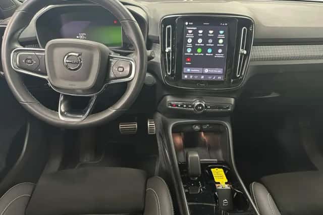 Volvo XC40 (2022) thumbnail 3