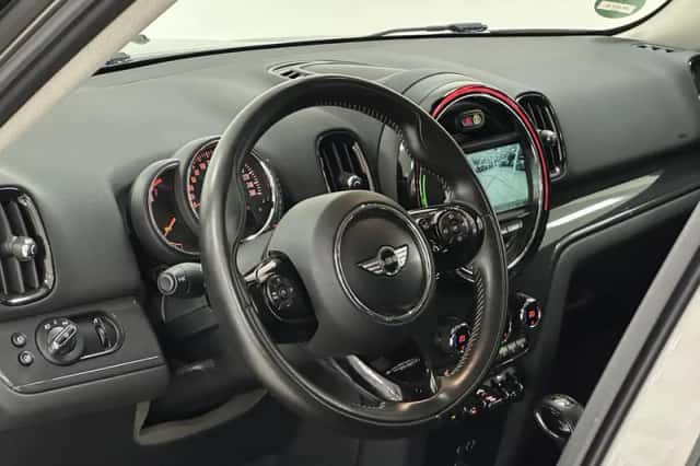 MINI Countryman (2017) thumbnail 3