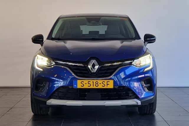 Renault Captur (2023) thumbnail 3