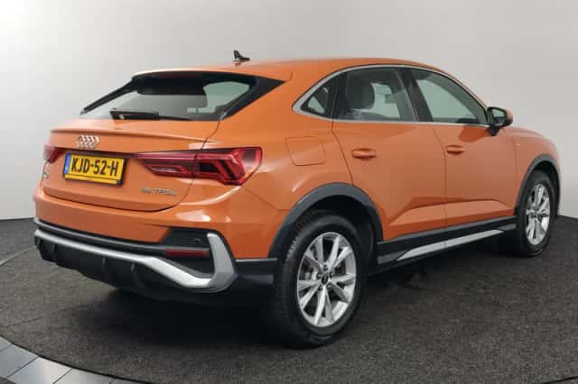 Audi Q3 (2022) thumbnail 2