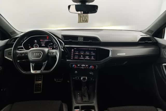 Audi Q3 (2022) thumbnail 3