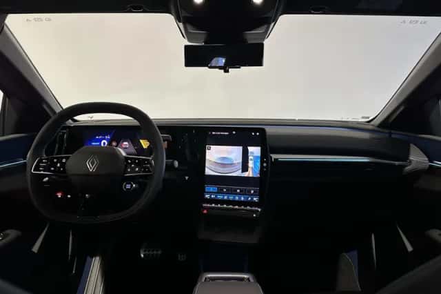 Renault Mégane E-Tech (2025) thumbnail 3