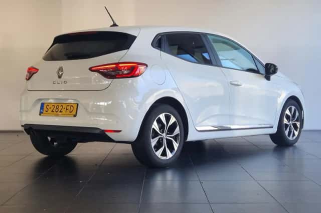 Renault Clio (2023) thumbnail 2