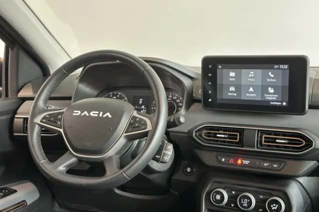 Dacia Sandero Stepway (2024) thumbnail 3