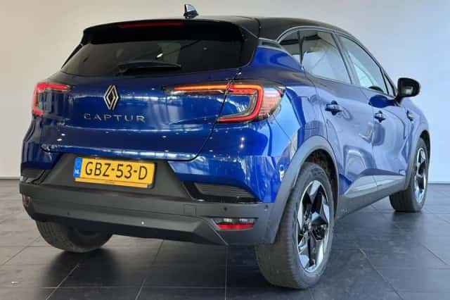 Renault Captur (2024) thumbnail 2