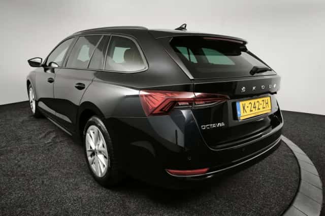 Škoda Octavia (2021) thumbnail 6