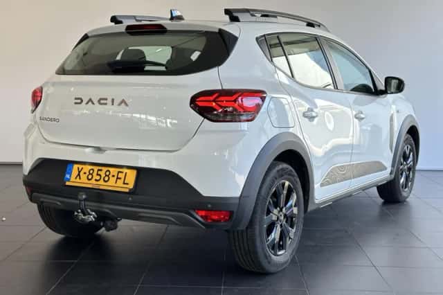 Dacia Sandero Stepway (2023) thumbnail 2