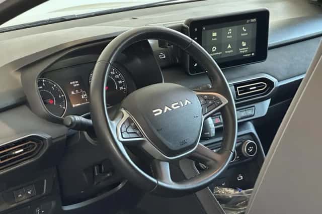 Dacia Sandero Stepway (2023) thumbnail 3