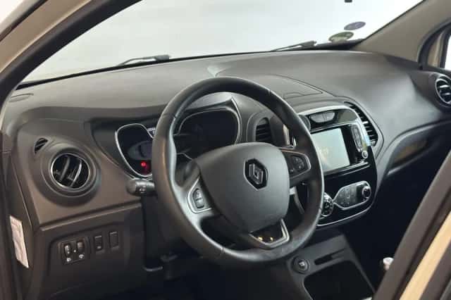 Renault Captur (2018) thumbnail 3