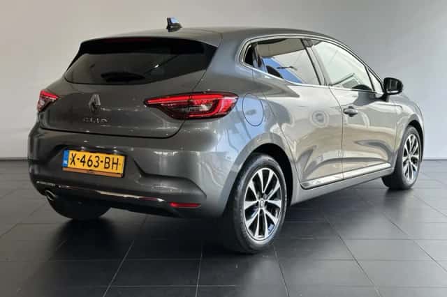 Renault Clio (2023) thumbnail 2
