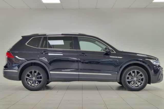 Volkswagen Tiguan (2023) thumbnail 4