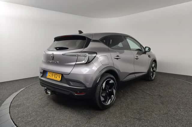 Renault Captur (2024) thumbnail 2