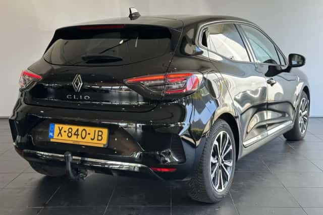 Renault Clio (2023) thumbnail 2