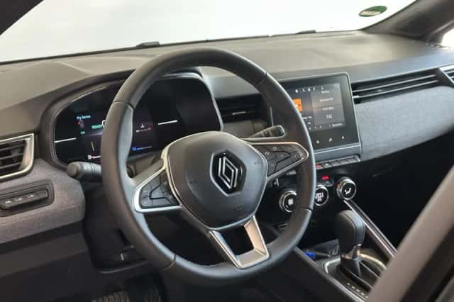 Renault Clio (2023) thumbnail 3