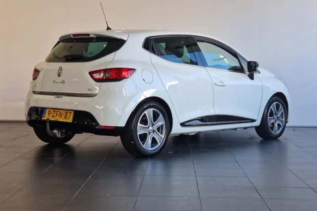 Renault Clio (2015) thumbnail 2
