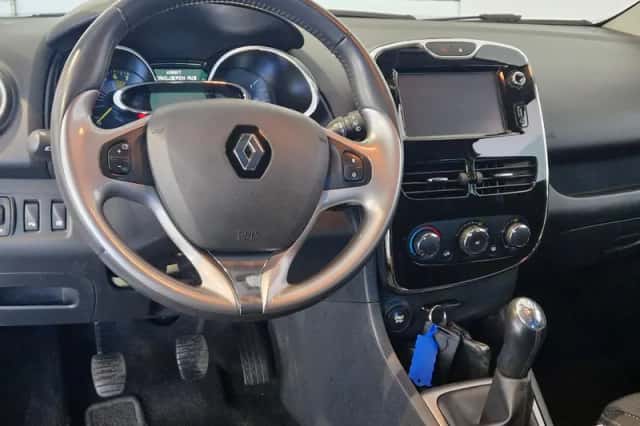 Renault Clio (2015) thumbnail 3