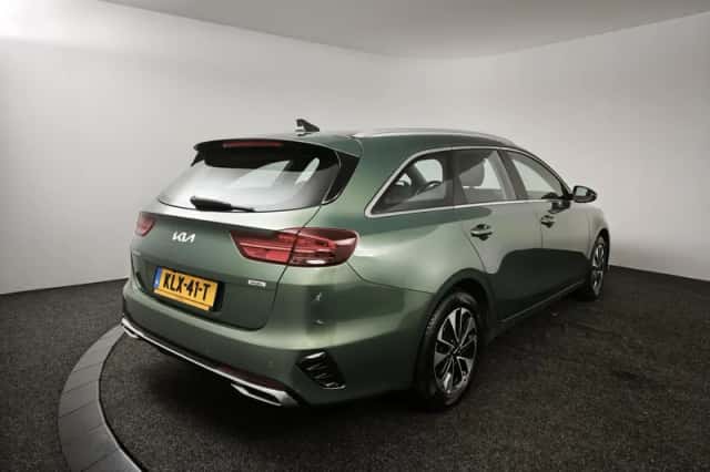 Kia Ceed Sportswagon (2023) thumbnail 2