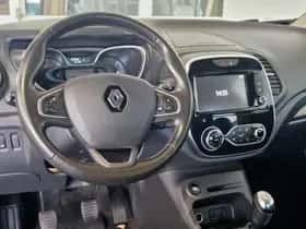 Renault Captur (2017) thumbnail 3