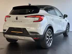 Renault Captur (2023) thumbnail 2
