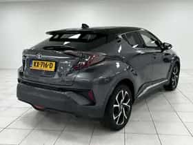 Toyota C-HR (2016) thumbnail 2