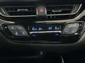 Toyota C-HR (2016) thumbnail 13