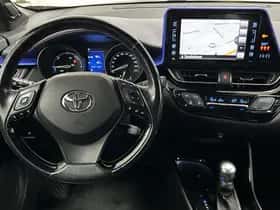 Toyota C-HR (2016) thumbnail 3