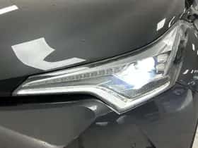 Toyota C-HR (2016) thumbnail 22