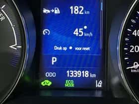 Toyota C-HR (2016) thumbnail 4