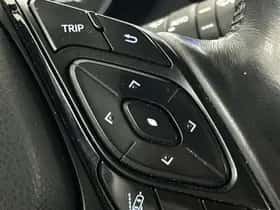 Toyota C-HR (2016) thumbnail 5