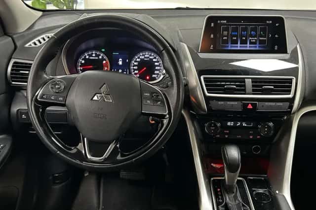 Mitsubishi Eclipse Cross (2018) thumbnail 3