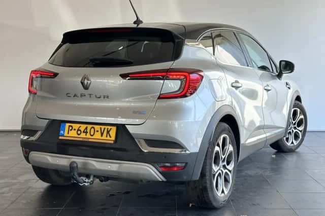 Renault Captur (2021) thumbnail 2