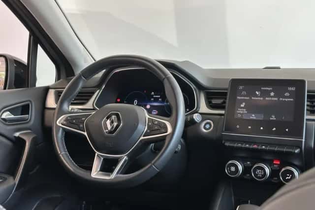Renault Captur (2021) thumbnail 3
