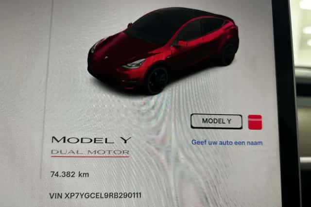 Tesla Model Y (2023) thumbnail 4