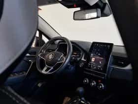 Renault Captur (2023) thumbnail 16