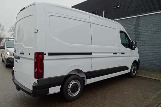 Renault Master (2024) thumbnail 2
