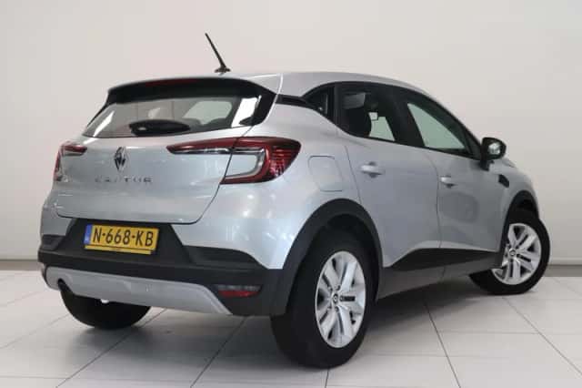 Renault Captur (2021) thumbnail 2