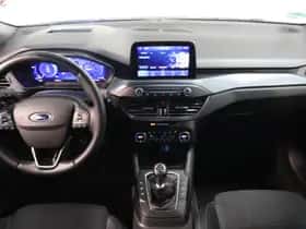 Ford Focus (2020) thumbnail 3