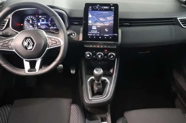 Renault Clio (2024) thumbnail 3