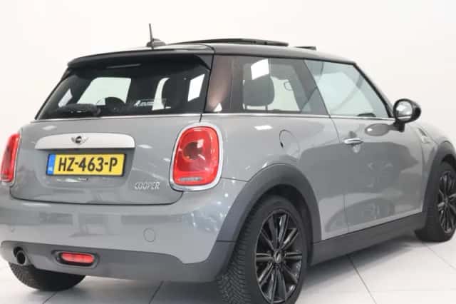 MINI Cooper (2016) thumbnail 2