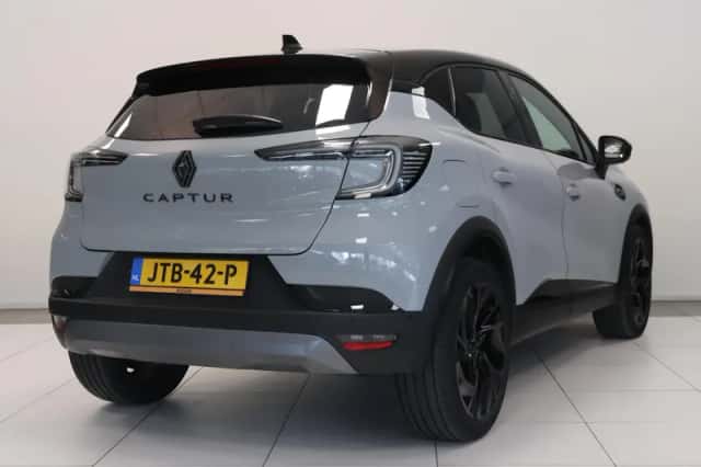 Renault Captur (2025) thumbnail 2