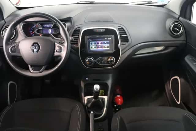 Renault Captur (2020) thumbnail 3