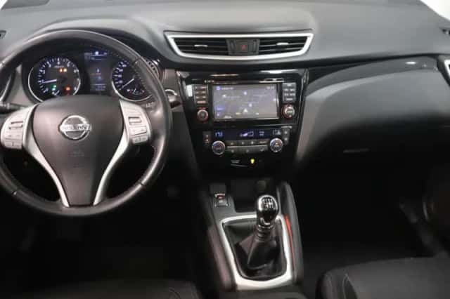 Nissan Qashqai (2017) thumbnail 3
