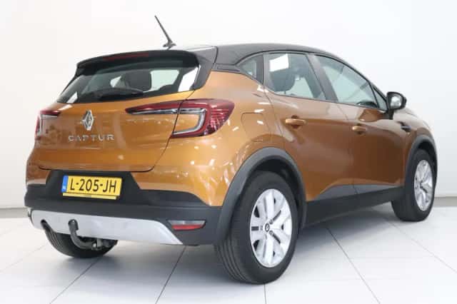 Renault Captur (2021) thumbnail 2