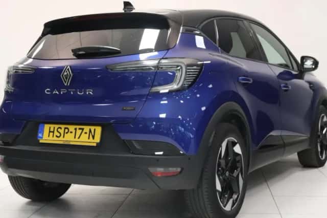 Renault Captur (2025) thumbnail 2
