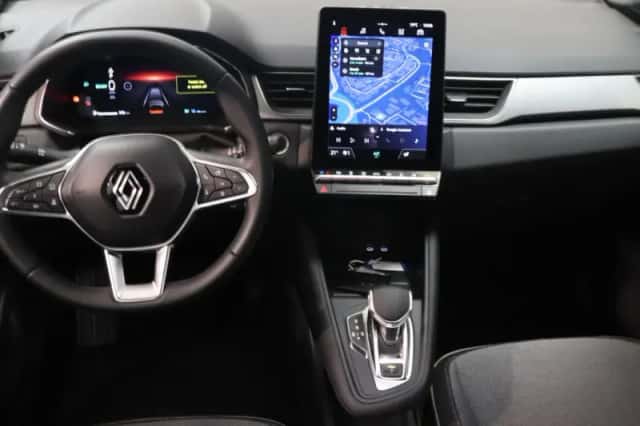 Renault Captur (2025) thumbnail 3