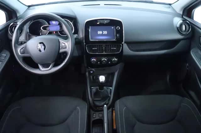 Renault Clio (2018) thumbnail 3