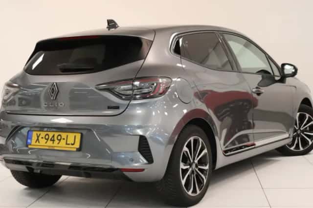 Renault Clio (2023) thumbnail 2