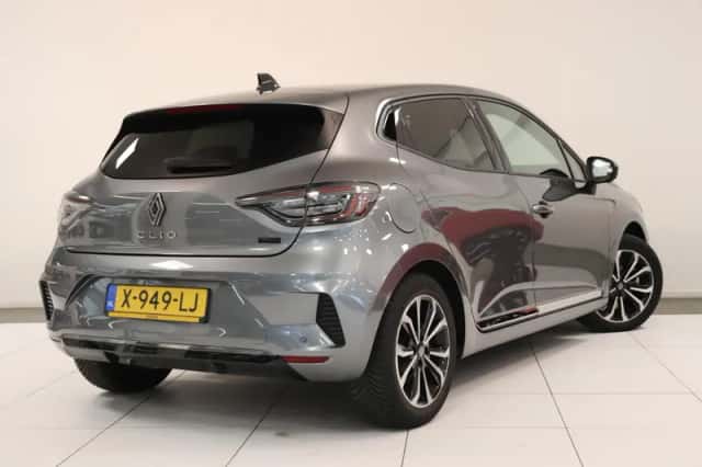 Renault Clio (2023) thumbnail 2