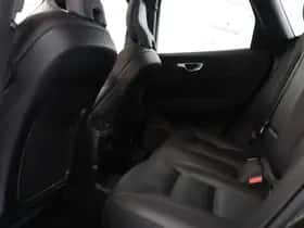 Volvo XC60 (2022) thumbnail 8