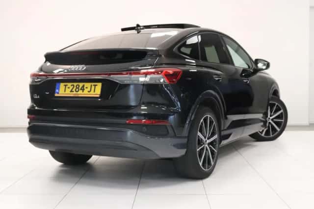 Audi Q4 (2023) thumbnail 2